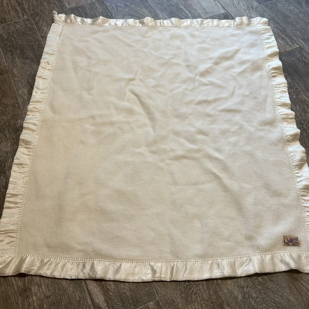 Vtg Quiltex Baby Blanket 80s Ivory Cream Satin Trim USA Fleece 35x42